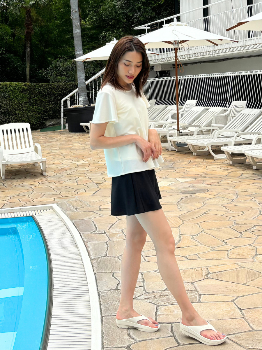 ホワイト着用　同シリーズのキュロットパンツとコーディネート